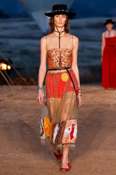 Look 80